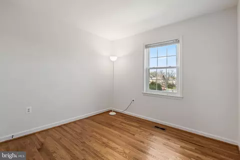 Bedroom - 5264 Bradgen Ct, Springfield, VA 22151 photo 7 of 10