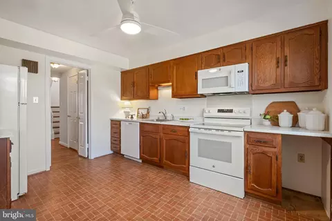 Kitchen - 5264 Bradgen Ct, Springfield, VA 22151 photo 5 of 5