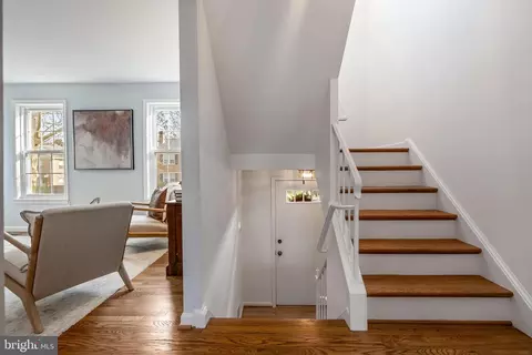 Entry Way - 5264 Bradgen Ct, Springfield, VA 22151 photo 4 of 5