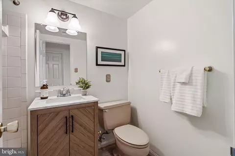 Bath - 5264 Bradgen Ct, Springfield, VA 22151 photo 4 of 4