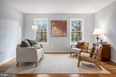 Living - 5264 Bradgen Ct, Springfield, VA 22151 photo 2 of 6