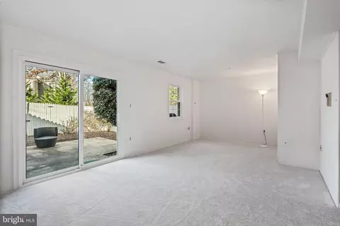 Living - 5264 Bradgen Ct, Springfield, VA 22151 photo 4 of 6