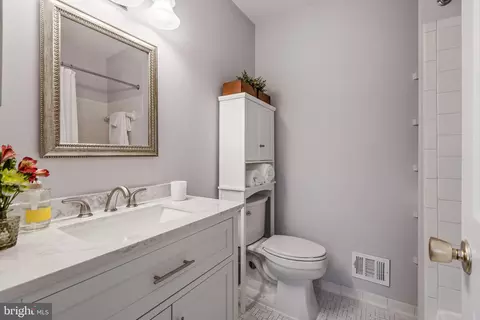 Bath - 5264 Bradgen Ct, Springfield, VA 22151 photo 2 of 4