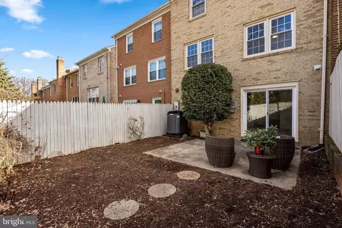 Exterior - 5264 Bradgen Ct, Springfield, VA 22151 photo 4 of 5