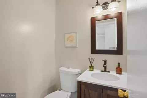 Bath - 6172 Forest Creek Ct, Springfield, VA 22152 photo 1 of 3