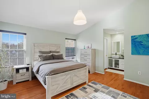 Bedroom - 6172 Forest Creek Ct, Springfield, VA 22152 photo 4 of 6