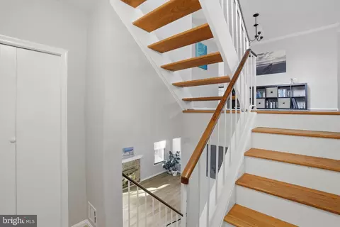 Entry Way - 6172 Forest Creek Ct, Springfield, VA 22152 photo 5 of 5
