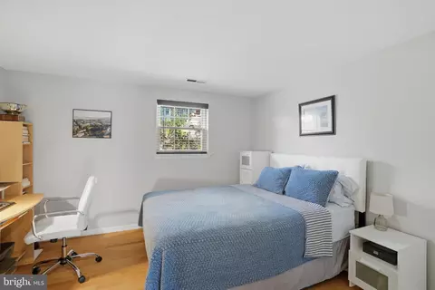 Bedroom - 6172 Forest Creek Ct, Springfield, VA 22152 photo 5 of 6
