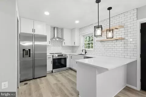 5714 Mason Bluff Dr, Burke, VA 22015