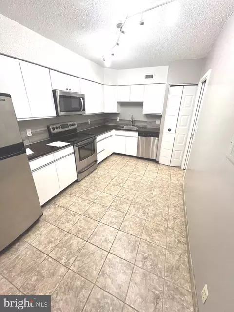 5501 Seminary Rd #913S, Falls Church, VA 22041