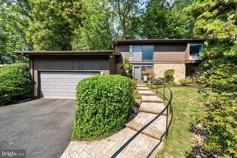 8606 Battailles Ct, Annandale, VA 22003