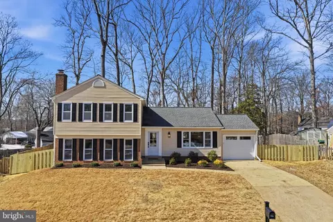 Exterior - 9077 Brook Ford Rd, Burke, VA 22015 photo 11 of 12