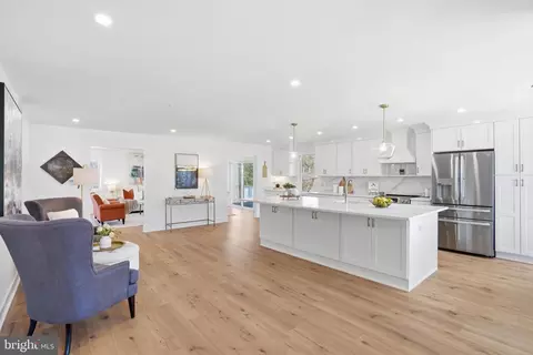 Entry Way - 9077 Brook Ford Rd, Burke, VA 22015 photo 4 of 11