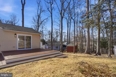 Exterior - 9077 Brook Ford Rd, Burke, VA 22015 photo 6 of 12