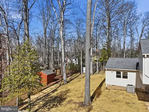 Exterior - 9077 Brook Ford Rd, Burke, VA 22015 photo 10 of 12