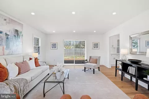 Living - 9077 Brook Ford Rd, Burke, VA 22015 photo 3 of 7