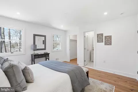 Bedroom - 9077 Brook Ford Rd, Burke, VA 22015 photo 3 of 6