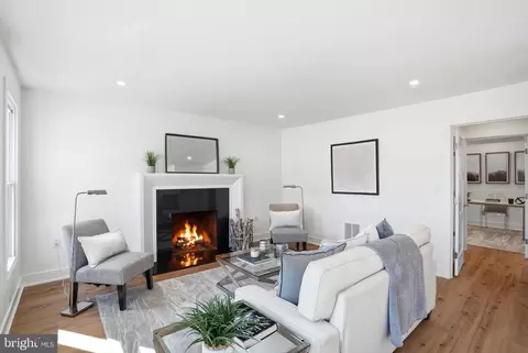 Living - 9077 Brook Ford Rd, Burke, VA 22015 photo 5 of 7