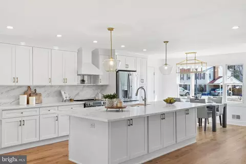 Kitchen - 9077 Brook Ford Rd, Burke, VA 22015 photo 3 of 6