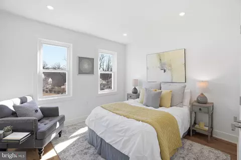 Bedroom - 9077 Brook Ford Rd, Burke, VA 22015 photo 5 of 6