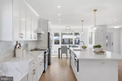 Kitchen - 9077 Brook Ford Rd, Burke, VA 22015 photo 2 of 6