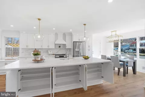 Kitchen - 9077 Brook Ford Rd, Burke, VA 22015 photo 4 of 6