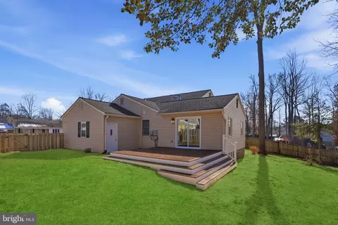 Exterior - 9077 Brook Ford Rd, Burke, VA 22015 photo 7 of 12