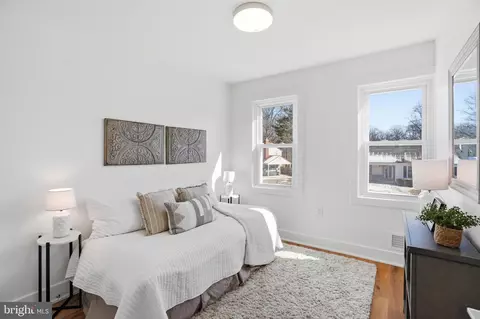 Bedroom - 9077 Brook Ford Rd, Burke, VA 22015 photo 4 of 6
