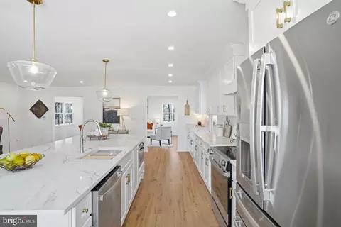 Entry Way - 9077 Brook Ford Rd, Burke, VA 22015 photo 7 of 11