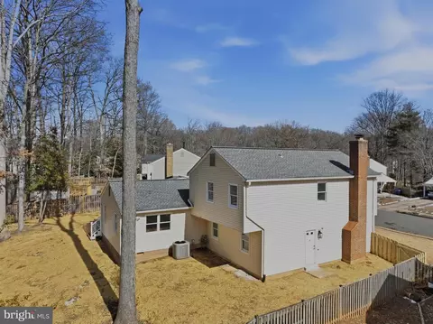 Exterior - 9077 Brook Ford Rd, Burke, VA 22015 photo 9 of 12