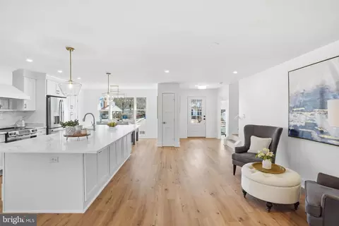 Entry Way - 9077 Brook Ford Rd, Burke, VA 22015 photo 6 of 11