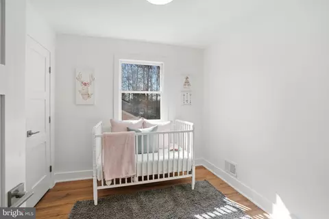 Bedroom - 9077 Brook Ford Rd, Burke, VA 22015 photo 6 of 6