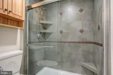 Bath - 11908 Barrel Cooper Ct, Reston, VA 20191 photo 3 of 4