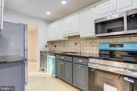 Kitchen - 11908 Barrel Cooper Ct, Reston, VA 20191 photo 2 of 6