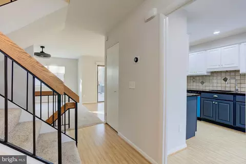 Entry Way - 11908 Barrel Cooper Ct, Reston, VA 20191 photo 2 of 3