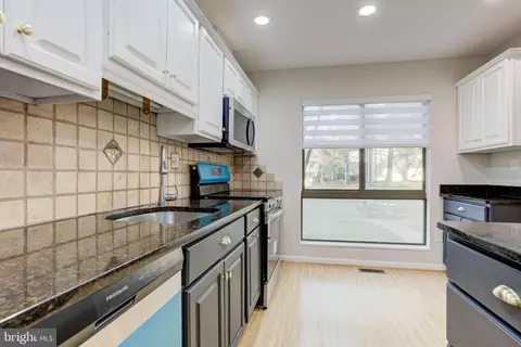 Kitchen - 11908 Barrel Cooper Ct, Reston, VA 20191 photo 4 of 6