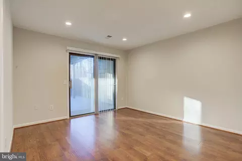 Living - 11908 Barrel Cooper Ct, Reston, VA 20191 photo 4 of 4