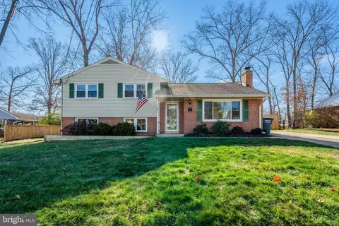 15005 Ponderlay Dr, Centreville, VA 20120