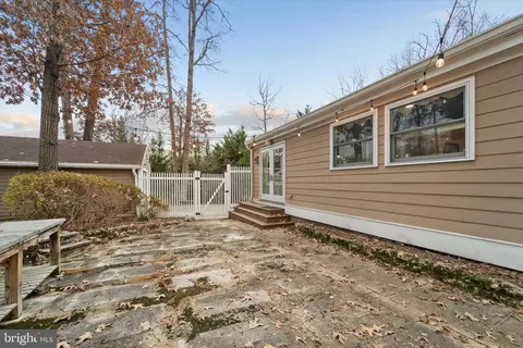 Exterior - 6609 Wren Dr, Springfield, VA 22150 photo 3 of 7