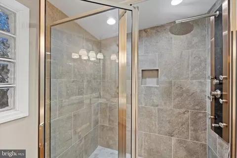 Bath - 6609 Wren Dr, Springfield, VA 22150 photo 2 of 5
