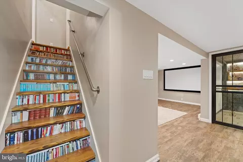 Entry Way - 6609 Wren Dr, Springfield, VA 22150 photo 4 of 4