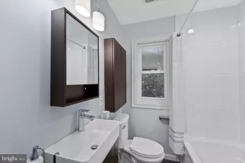 Bath - 6609 Wren Dr, Springfield, VA 22150 photo 3 of 5