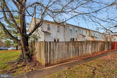 Exterior - 7865 Parthian Ct, Springfield, VA 22153 photo 7 of 10