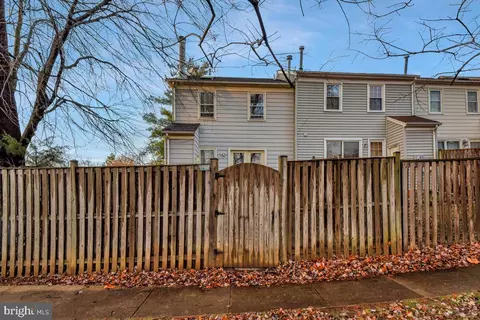Exterior - 7865 Parthian Ct, Springfield, VA 22153 photo 6 of 10