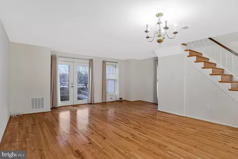 Living - 7865 Parthian Ct, Springfield, VA 22153 photo 2 of 5