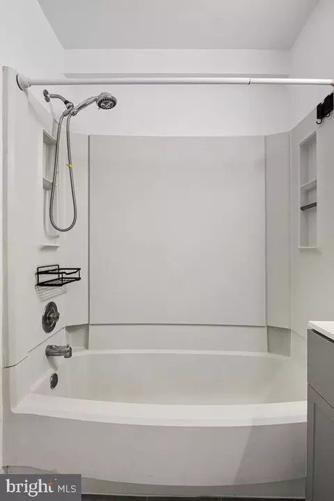 Bath - 7865 Parthian Ct, Springfield, VA 22153 photo 2 of 2