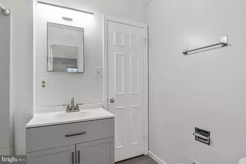 Bath - 7865 Parthian Ct, Springfield, VA 22153 photo 1 of 2