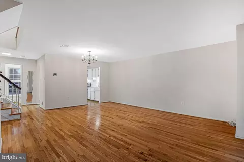 Living - 7865 Parthian Ct, Springfield, VA 22153 photo 4 of 5