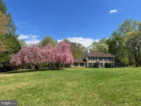 355 Springvale Rd, Great Falls, VA 22066