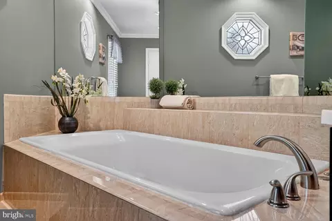 Bath - 6104 Harmon Pl, Springfield, VA 22152 photo 2 of 8